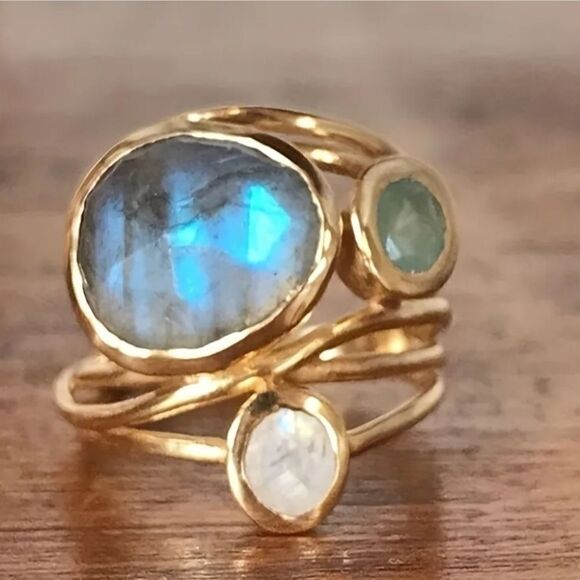 Fantasy Ring Gold Tone Glass Appliqués Blue White Iridescent - Picture 5 of 5